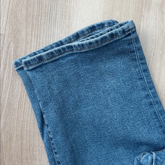 Levi’s - Ribcage Straight Ankle Jeans - Picture 2 of 9